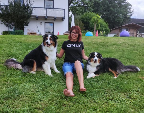 Christa mit Kylie und Balu